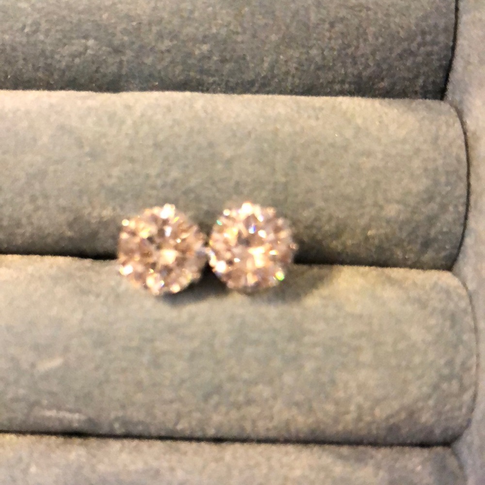 Solitaire Diamond earring - Picture 3 of 3